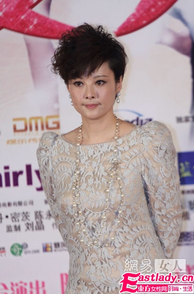 袁莉百變發(fā)型惹人愛