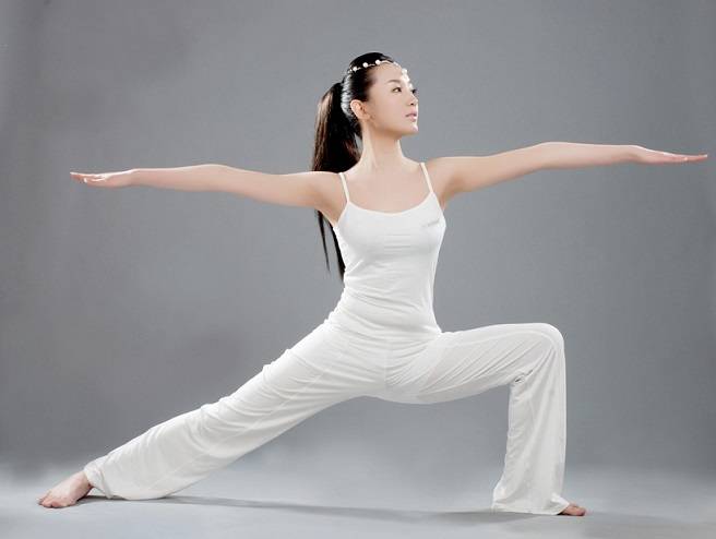 辦公室瑜伽8個(gè)動(dòng)作讓你神清氣爽一整天