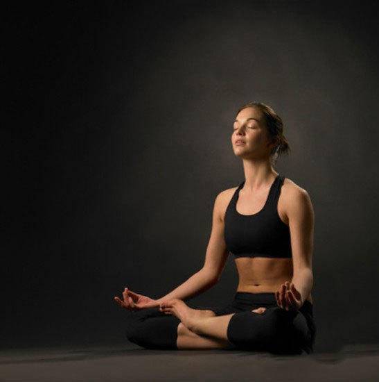 5大減肥瑜伽動作 叫上閨蜜一起做起來