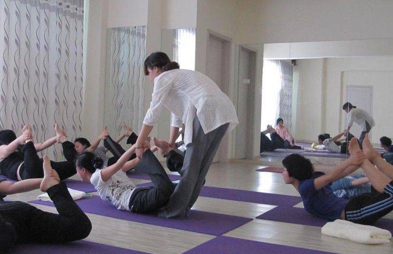 產(chǎn)后如何瘦肚子 5招產(chǎn)后瑜伽學(xué)起來(lái)