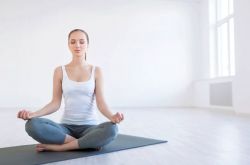 快速瘦大腿瑜伽動作 兩招甩掉大象腿