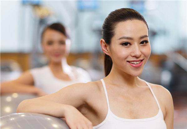 產(chǎn)后如何瘦肚子 5招產(chǎn)后瑜伽學(xué)起來(lái)