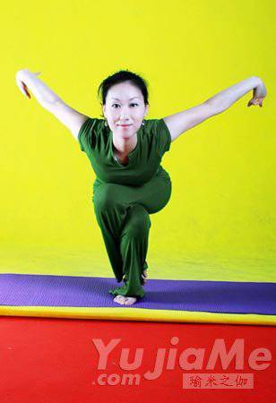 四式減肥瑜伽教程 讓你瘦成一道閃電