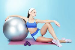 兩式產(chǎn)后瘦身瑜伽 讓你從胖媽變辣媽