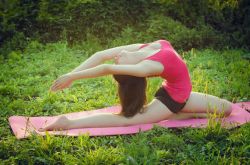 一周速效瘦身瑜伽動作 優(yōu)化腿部線條