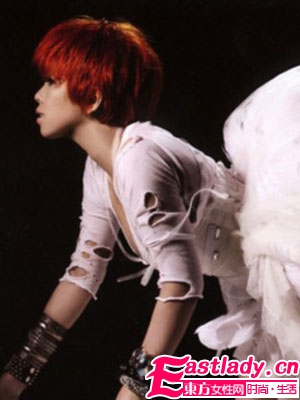 女明星大秀鍋蓋頭發(fā)型 可愛(ài)又個(gè)性