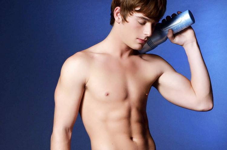 男士香水涂在哪里更顯 男人味