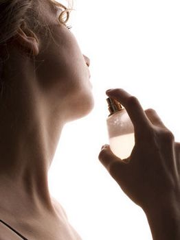 香水使用需要分場(chǎng)合 淡香濃香要適宜