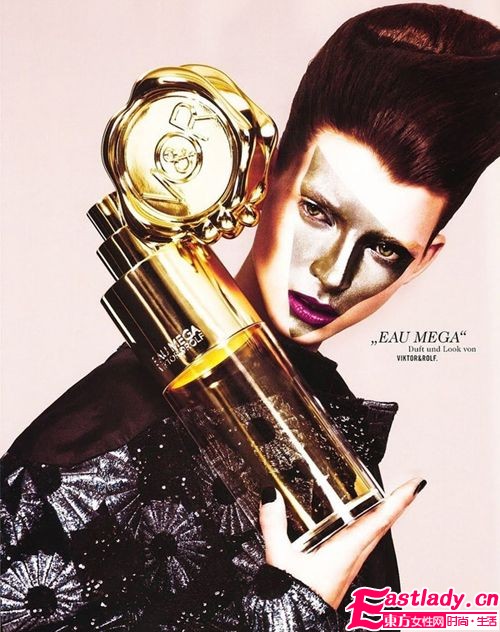  香 約永恒 當(dāng)超大號(hào)香水與時(shí)裝邂逅