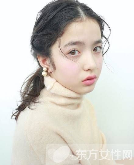 兔子眼妝美過水原希子 12歲日法混血模特顏值逆天