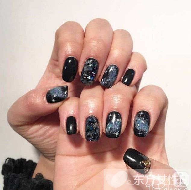 9款閃閃惹人愛美甲圖案 還不趕緊學起來