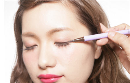 下垂眼線日韓女星必畫眼線