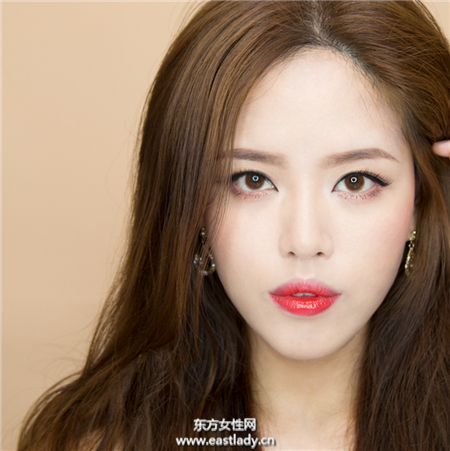 跟韓國彩妝達(dá)人學(xué)化妝 成韓妝百變女王