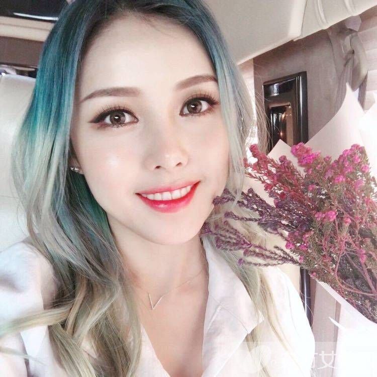 跟Pony大師學(xué)15款好氣色妝容 讓你美出新花樣