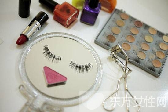 貼假睫毛的技巧 教你如何畫出大眼芭比