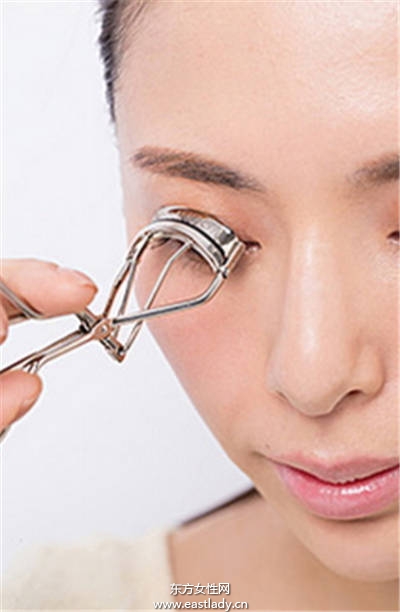 擄獲學(xué)長(zhǎng)心就靠這招啦 超無(wú)辜童顏妝一招搞定