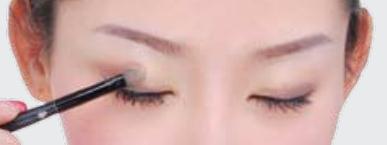 描繪眼影重在手法