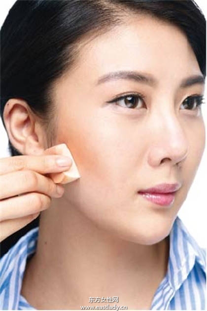 必學(xué) 脫胎換骨的神奇修容化妝術(shù)