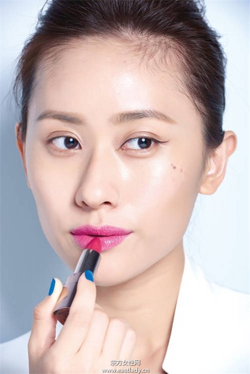 跟韓星學(xué)畫韓流歐膩妝 讓自己輕松變美麗