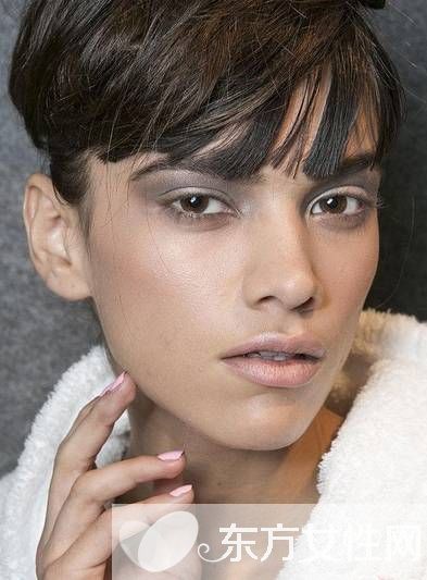 簡(jiǎn)約風(fēng)時(shí)尚美甲圖片大全 告別浮夸做低調(diào)小女人