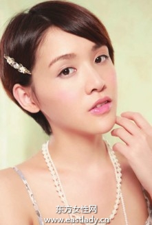 粉餅+遮瑕筆打造無瑕妝容