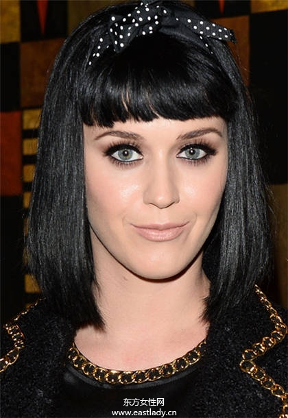 眼妝就應(yīng)該這樣畫 歐美女星親身示范不同眼型眼妝的畫法