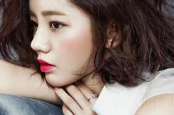 如何用唇釉打造完美唇妝 跟她學(xué)準沒錯