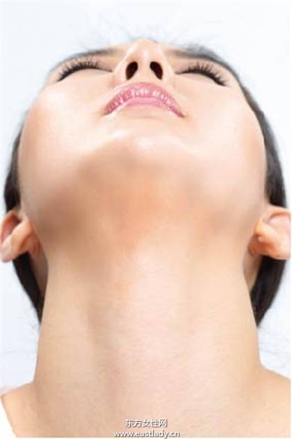 必學(xué) 脫胎換骨的神奇修容化妝術(shù)