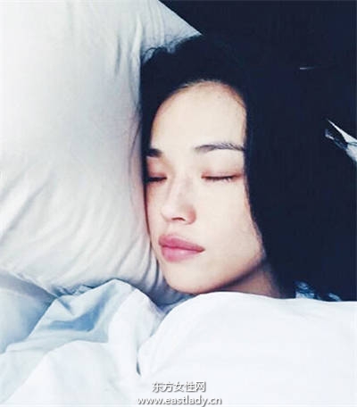 看女星們的睡醒妝 素顏也很美