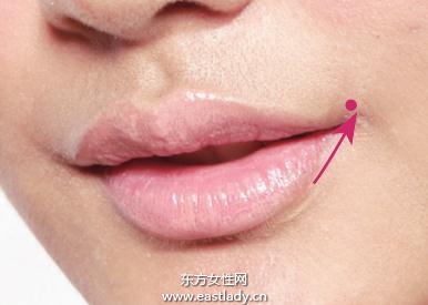 描畫唇妝的基本手法