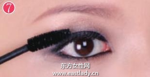 深邃迷人煙熏妝畫法 塑造女性嫵媚迷離美態(tài)