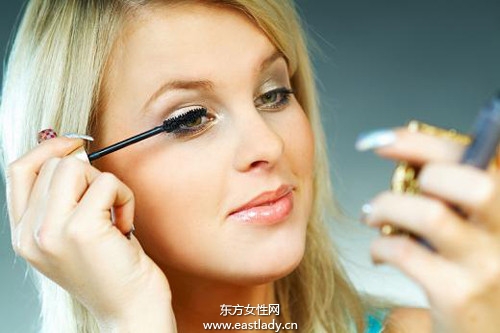 蜜粉可以讓睫毛更濃密  關(guān)于睫毛膏你該知道的10件事