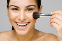 腮紅怎么打顯臉小 初學化妝的女生一定要看哦