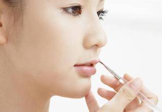 簡單易學的淡妝教程 讓你呈現(xiàn)天生麗質(zhì)