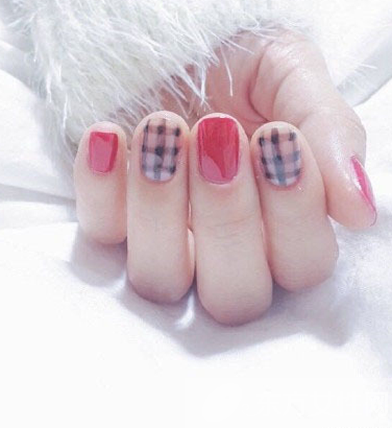 換季想時髦 那就趕緊來一款 格子甲 吧