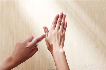 手把手教你正確卸甲 抵抗指甲老化