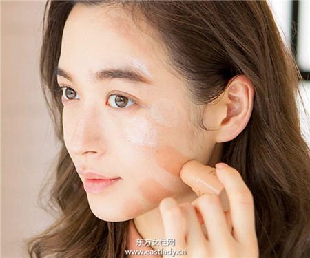 掌握化妝5要點輕松打造出濕潤感妝容