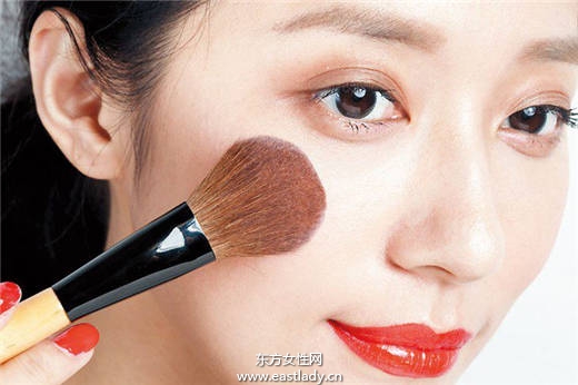 孫佳人李圣經(jīng)演繹煙燻妝+辣妹風(fēng)穿搭