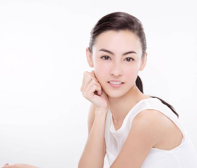 簡單易學的淡妝教程 讓你呈現(xiàn)天生麗質(zhì)