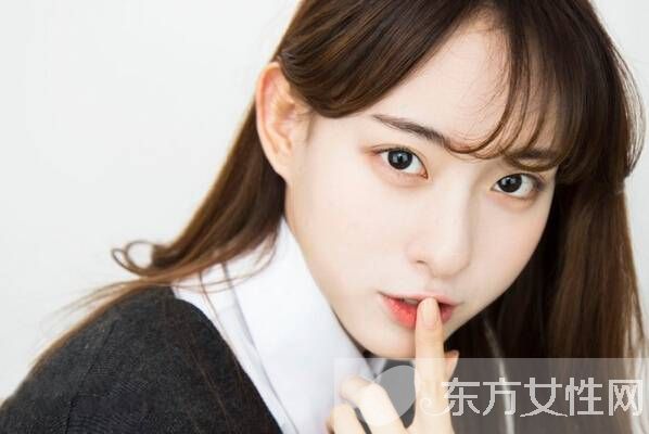 減齡扮嫩學(xué)生妝 簡(jiǎn)單修飾讓你青春氣息爆棚