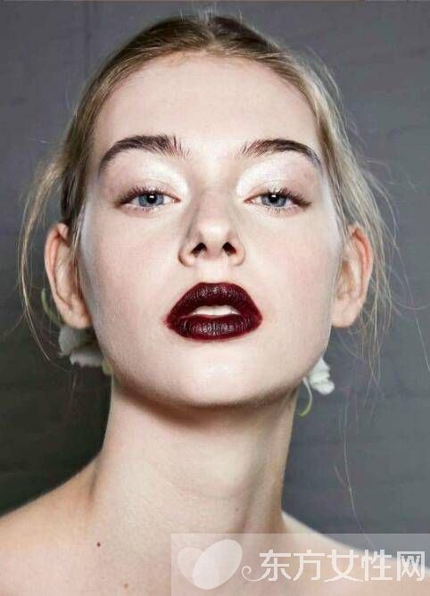 今冬必備的姨媽色唇膏 看看到底哪家強