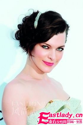 學(xué)明星打造健康立體煙熏妝