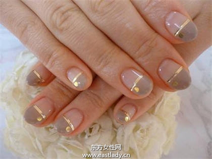 美甲教程之超炫金屬美甲設(shè)計(jì)