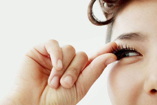 貼假睫毛的技巧 教你如何畫出大眼芭比