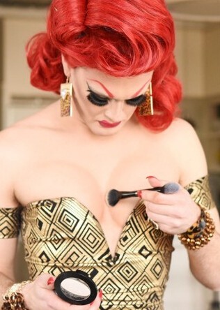 這樣也可以 不用動刀塑造豐滿胸部效果