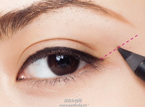 貓眼妝的畫法打造迷人妖艷眼妝