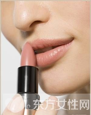 唇妝怎么畫 初學(xué)者必備的7個畫唇妝步驟