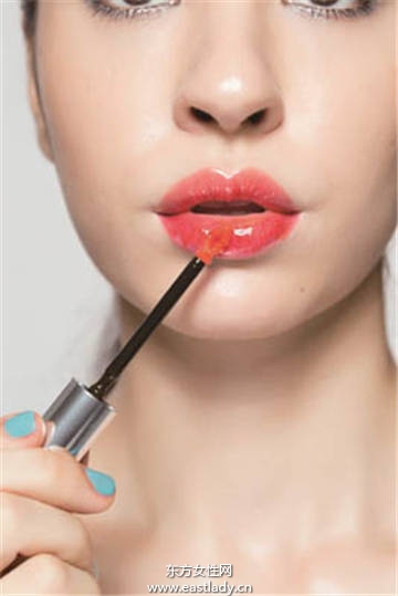 彩妝點綴讓心情瞬間轉(zhuǎn)換到「假期模式」