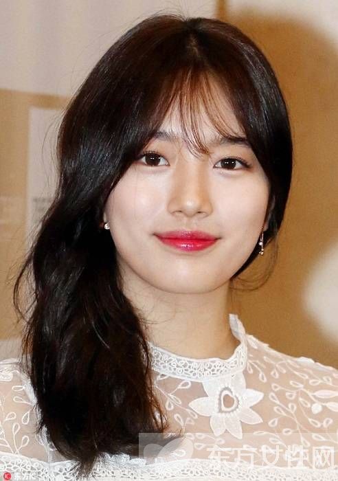 學(xué)秀智打造糖果色玻璃唇 唇紋一抹都不見