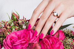 美甲與手捧花的絕美搭配 準新娘要get好